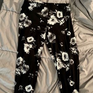 Urbanology floral black and white leggings
